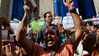 بالصور.. أهم عشرين مشهدا في تظاهرات عمال الضرائب