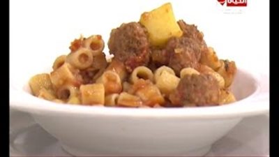 بالفيديو.. تعلمي طريقة عمل طاجن المكرونة بالسجق