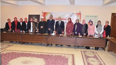 محافظ بني سويف يسلم شهادات أمان لـ25 من مستفيدات «القومي للمرأة» (صور)