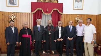 بطريرك الكاثوليك يستقبل سفير الفاتيكان ووفد جمعية كاريتاس