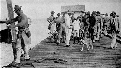 في مثل هذا اليوم.. استقلال جمهورية «تشاد» عن «فرنسا».. الكويت تعلن القبض على خلية إرهابية خططت لهجوم على القواعد الأمريكية.. مولد الفنانة نجاة الصغيرة والنجم كمال المصرى.. ووفاة ال