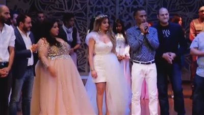 بالفيديو.. محمد رمضان يحتفل بخطوبة شيماء سيف على مسرح الهرم