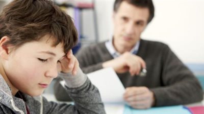 خريطة التعامل مع طفلك المصاب بمرض نفسي.. «هارون»: قدرة الأهل على فهم المريض واحتوائه.. احتضان الأبناء وإخبارهم بمدى حب الوالدين لهم.. «سليم»: متابعة سلوكيات الأولاد