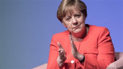 ميركل تغير موقفها وتعلن انفتاحها بشأن زواج المثليين