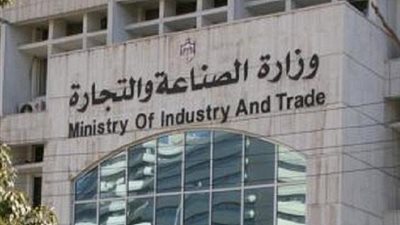 «الصناعة» تَمنح مُستوردي المنتجات الكيماوية 6 أشهر لتوفيق أوضاعها