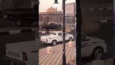 بالفيديو.. شاب متهور يتعرض لحادث مروع في الرياض