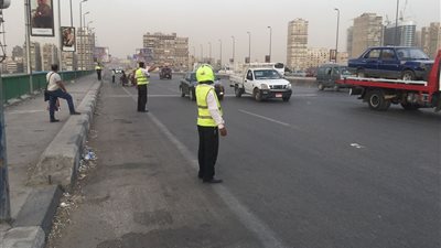 مساعد وزير الداخلية للمرور يتفقد الخدمات أعلى الطرق قبل الإفطار (صور)