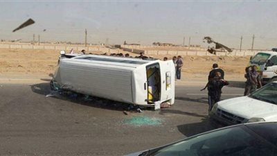 إصابة 5 أشخاص في انقلاب سيارة بالطريق الصحراوي الشرقي في الصف