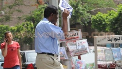 بالفيديو والصور..الحر القاتل «المواطنون يحتمون بالشمسية والحكومة تقدم الإرشادات»..الأرصاد تكشف سر ارتفاع درجة الحرارة..أهالي بني سويف يعتصمون في البيوت..وتكييف الشوارع مطلب جماهيري