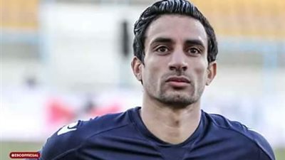 أيمن حفني يسافر إلى السعودية لأداء مناسك العمرة