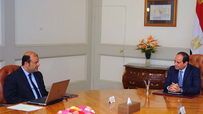 تفاصيل لقاء السيسي وخالد حنفي.. الرئيس يكلف بتطوير منظومة القمح والتيسير على المزارعين وتوفير سلع رمضان.. وزير التموين: توفير السلع الغذائية بأسعار مناسبة في 14 ألف منفذ وضخ 40 ألف طن أرز خلال أيام