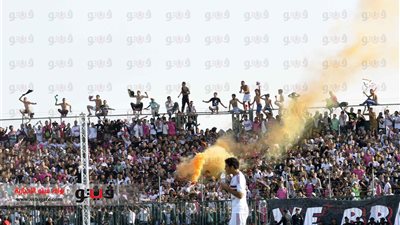 أعضاء الزمالك يحتفلون بكأس مصر على أنغام 