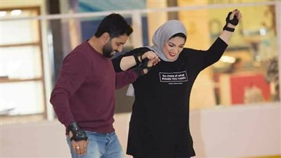 بالصور.. شاب يشعل «فيس بوك» بنزهة مع شقيقته في العيد