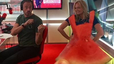 بالصور.. البطيخ بديل الملابس في موضة جديدة عبر إنستجرام