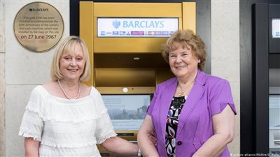 بريطانيا تحتفل بمرور نصف قرن على أول صراف آلي