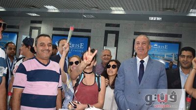 بالصور.. استقبال حافل لأول طائرة «شارتر» تصل مطار الغردقة من لبنان