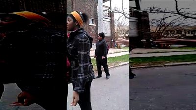 رد فعل صادم للمارة لحظة اندلاع مشاجرة عنيفة بين فتاتين (فيديو)