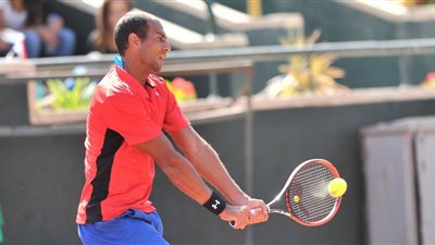 محمد صفوت يلتقي بطل سويسرا في بطولة فرنسا للتنس