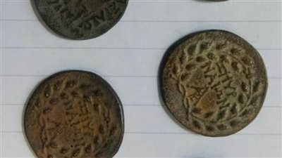 ضبط ٧٢ عملة أثرية بميناء سفاجا قبل تهريبها للخارج