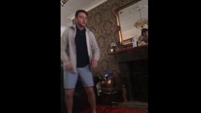 نهاية مروعة لشاب يرقص بطريقة مجنونة (فيديو)