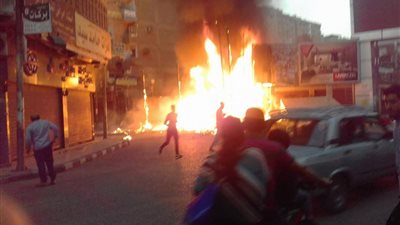 بالصور.. السيطرة على حريق في مخيم لمستلزمات العيد وسط أسيوط