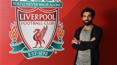 اشتعال الحرب بين محمد صلاح وجماهير«البريميرليج».. مشجعو مان يونايتد يهاجمون الفرعون بكاريكاتير ساخر.. مهاجم الريدز ينتقم من مورينيو.. وغضب بين مشجعي إيفرتون