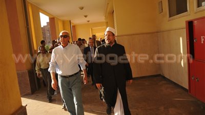وزير الأوقاف ومحافظ أسوان يتفقدان مشروعات الإسكان