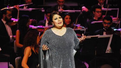 مايسترو إيطالية تقود أوركسترا القاهرة السيمفوني في الأوبرا