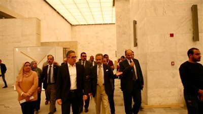 وزير الآثار يتفقد قاعتي العرض المركزية والمومياوات الملكية بالمتحف القومي للحضارة