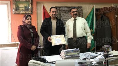 تكريم أخصائي حاسب آلي ببنها نجح في تحويل المواد النظرية لتطبيقات إلكترونية