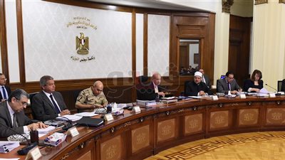 أيام حكومة إسماعيل الأخيرة.. جهات رقابية تحذر من رفع أسعار الخدمات.. رئيس الوزراء مستمر لتنفيذ بقية شروط صندوق النقد.. وتقارير أمنية تحذر من تطبيقها في شهر يونيو