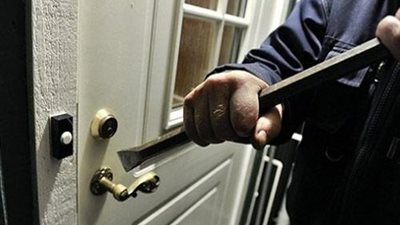 على غرار «حمادة وتوتو».. سرقة لتجهيز عش الزوجية.. عاطل وخطيبته يكونان تشكيلا عصابيا لسرقة الشقق.. المخدرات طريق ثنائي لتجهيز أنفسهما.. اختلسا 87 ألف جنيه لسداد ديون الزواج