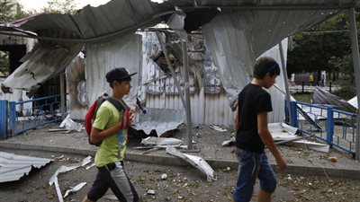 فريق صحفي روسي يتعرض لقصف جنوب شرق أوكرانيا