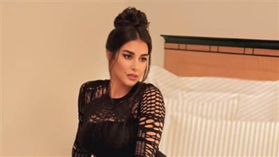 ياسمين صبري تتألق بفستان أسود في أحدث ظهور لها