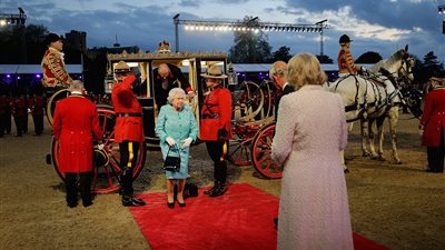 بالصور.. استمرار الاحتفالات بعيد ميلاد الملكة إليزابيث