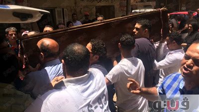 بالفيديو .. لحظة وصول جثمان والدة سعد الصغير المسجد استعدادا لتشييعه