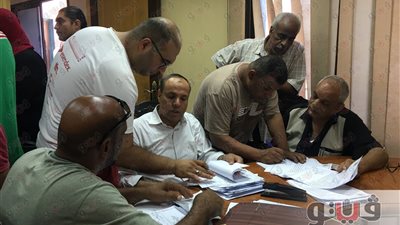 أصحاب «الفروشات» بالإسماعيلية يوقعون على عقود المحال الجديدة