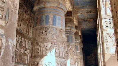 سرقة مسلة من مقبرة 