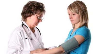 لمرضى الضغط المرتفع.. أطعمة ممنوع تناولها خلال الموجة الحارة