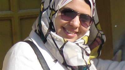 طبيبة توضح طرق العناية بلوفة الاستحمام وأمشاط الشعر