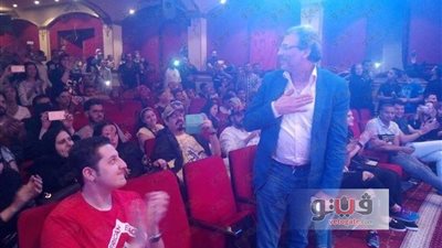 بالصور.. خالد يوسف يحضر عرض مسرحية «أهلا رمضان» لمحمد رمضان