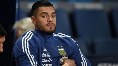 زوجة حارس الأرجنتين: روميرو لا يعاني إصابات تمنعه من المونديال