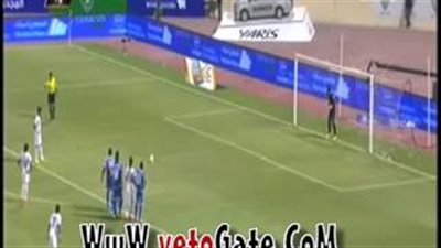 بالفيديو.. الشباب يهزم الفتح بهدفي 