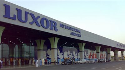 مصدر أمني: رسالة مجهولة بوجود قنبلة وراء هبوط طائرة الخرطوم بالأقصر