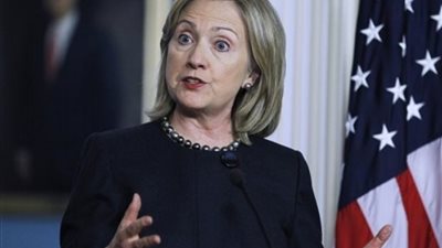 رسائل سرية تجبر هيلاري كلينتون على تسليم الخادم الإلكتروني لـ«FBI»