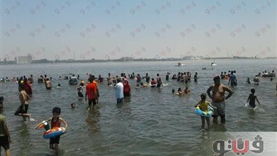 بالصور.. شواطئ الإسماعيلية خالية من قناديل البحر