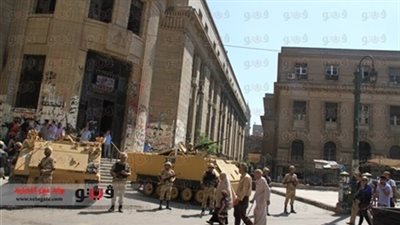 انفجار 6 قنابل غاز داخل مدرعة أمام دار القضاء العالى