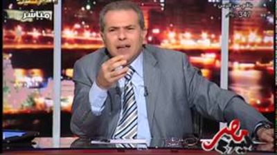 بالفيديو.. «عكاشة» يعجز عن نطق اسم منظمة حقوقية: «وايتس روتش فانفونش»