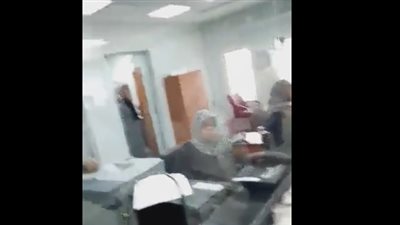 بالفيديو.. مشاجرة داخل بريد طنطا لتقاعس الموظفين عن أداء عملهم