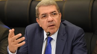 الحكومة تقترض ١٥.٥ مليار جنيه اليوم لسد عجز الموازنة العامة